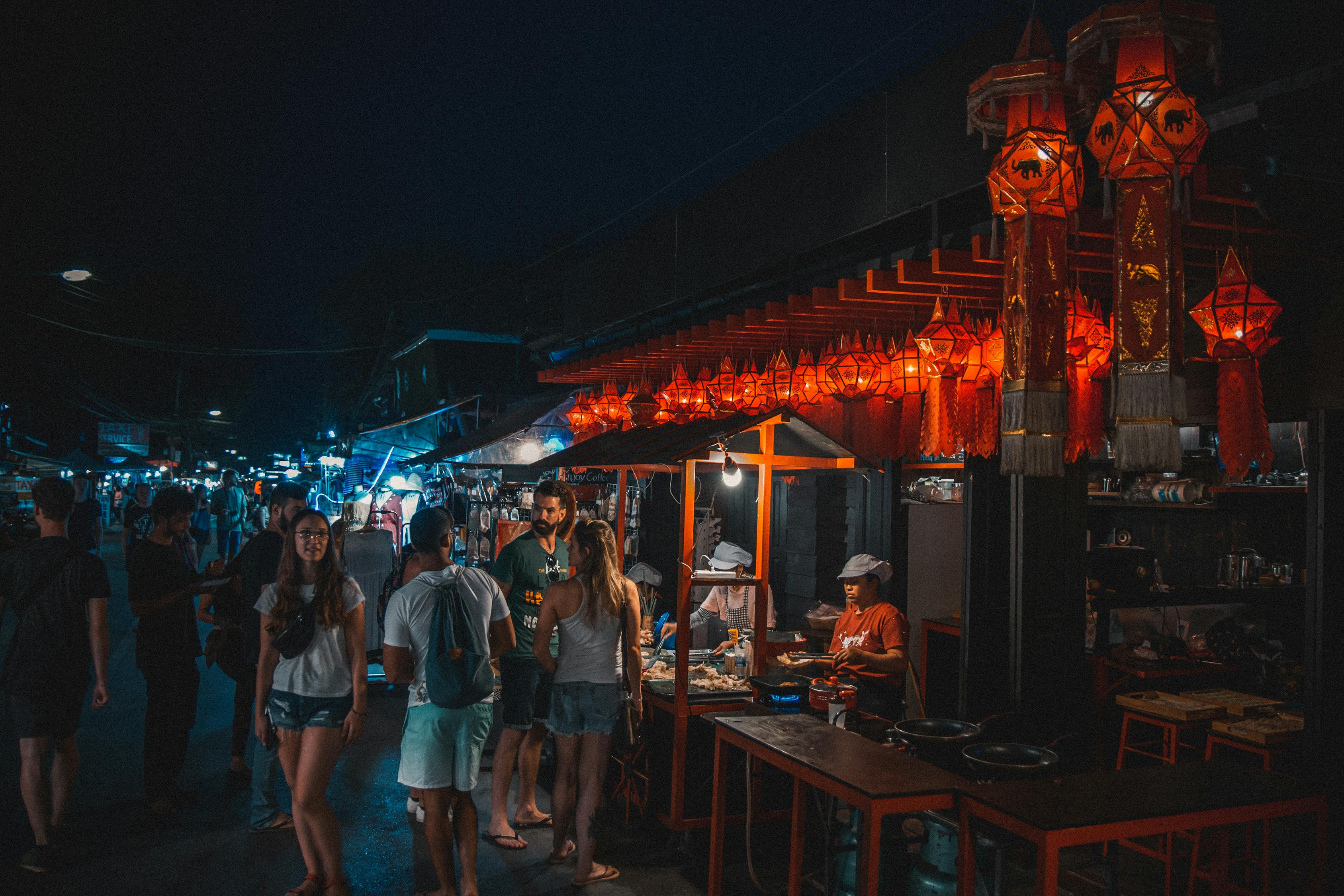 敦煌最新夜市，文化与美食的交融盛宴